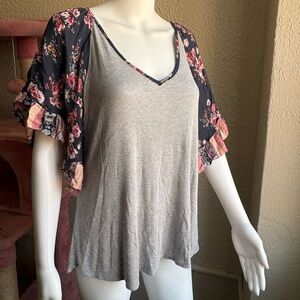 Maurices grey floral top Size Large